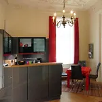 Haniel Hugo Apartment *